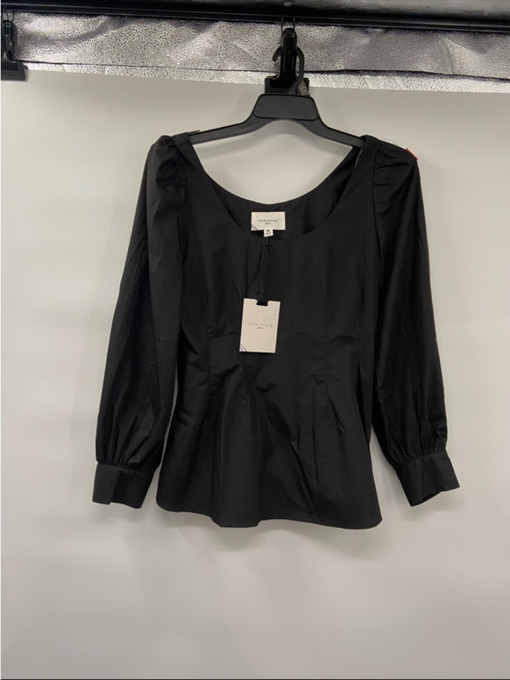 NWT Tuckernuck Pomander Place Dianne Black Blouse Sz M Fitted‎ Waist Puff Sleeve - Picture 6 of 14